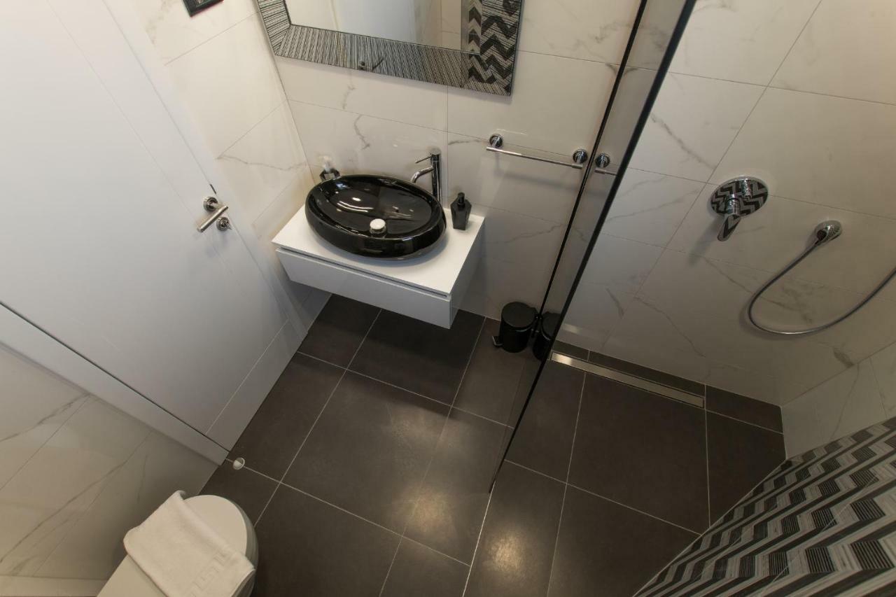 Collis Apartament *